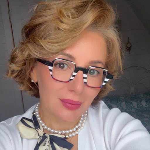 Елена Сатирова